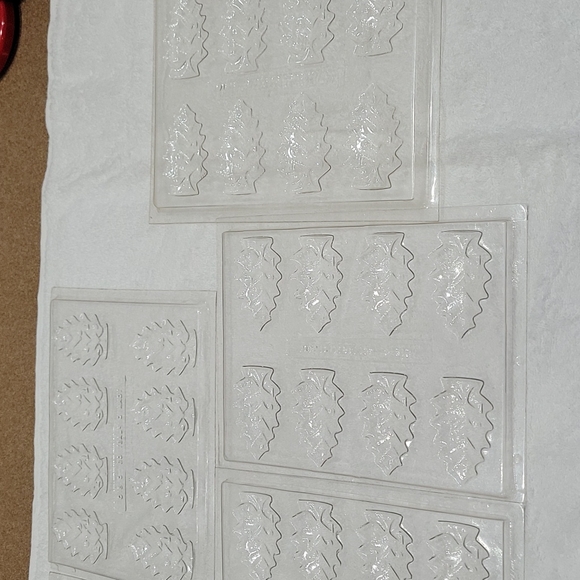 6 Plastic Christmas Tree Chocolate Molds!! - Picture 3 of 10